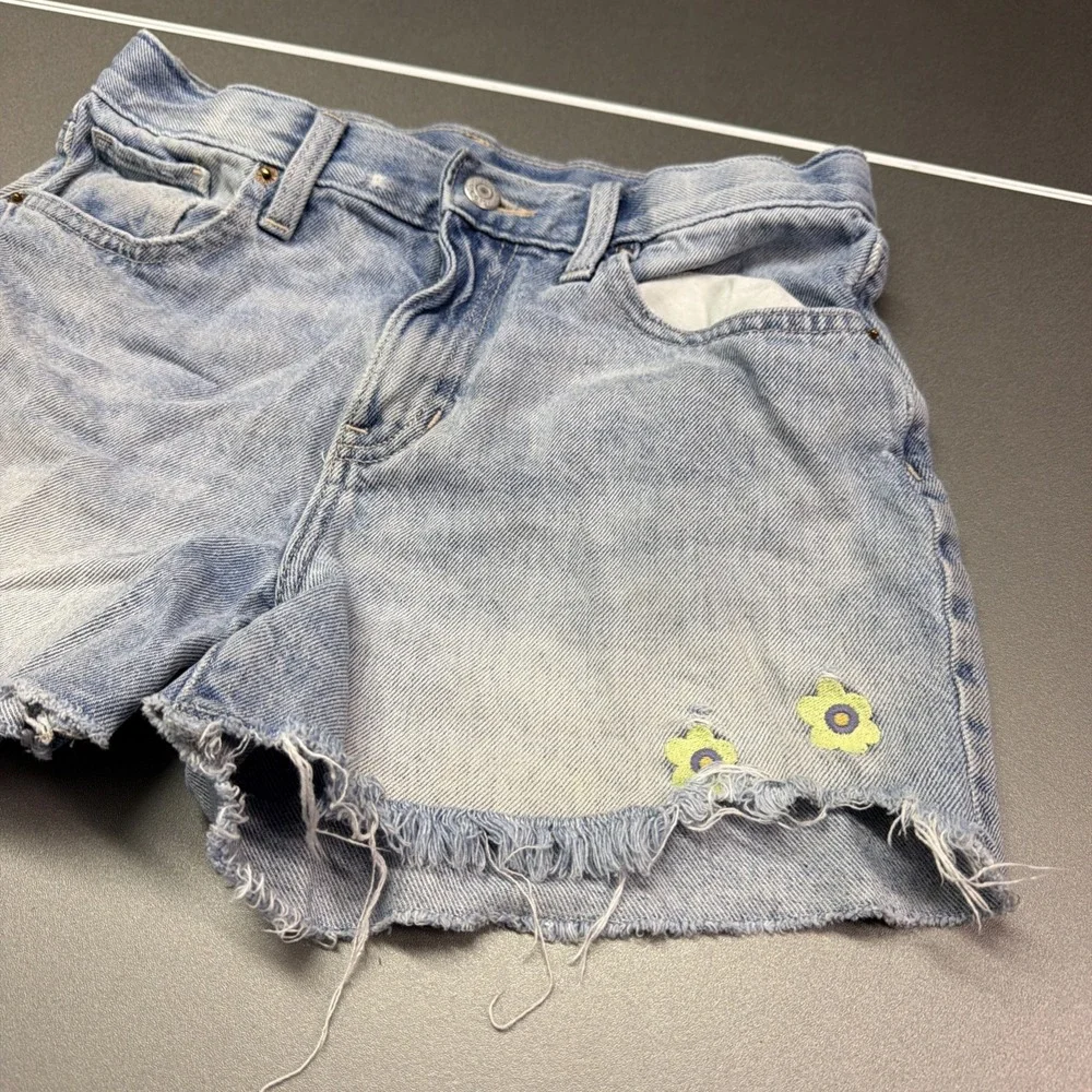 Old Navy Girls Light Wash Raw Hem Denim Shorts Flower Embroidery Size 12 Plus